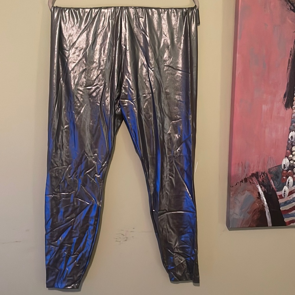 Metallic leggings in 3x never worn in excellent condition